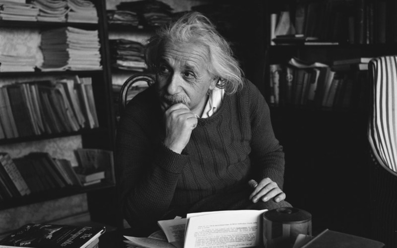 Albert Einstein: Simfoni yang Belum Terselesaikan